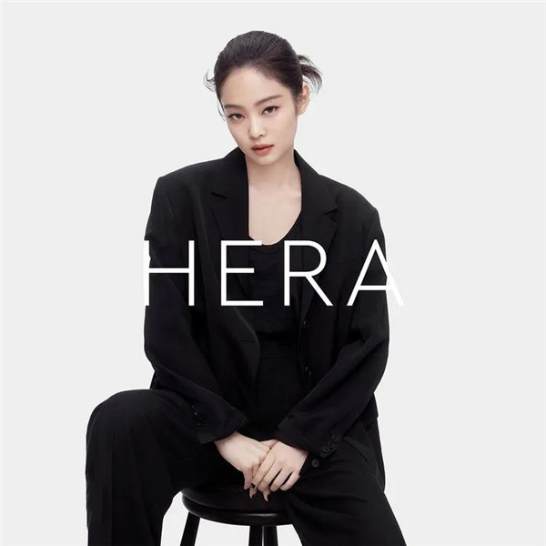 Jennie演绎hera新款气垫Black Cushion  品牌 代言 粉底 第1张