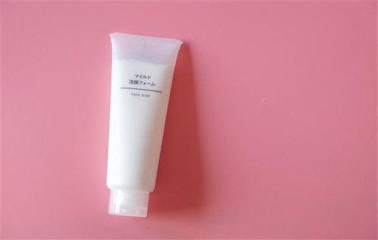 洗面奶的保质期，中性皮肤适合什么洗面奶