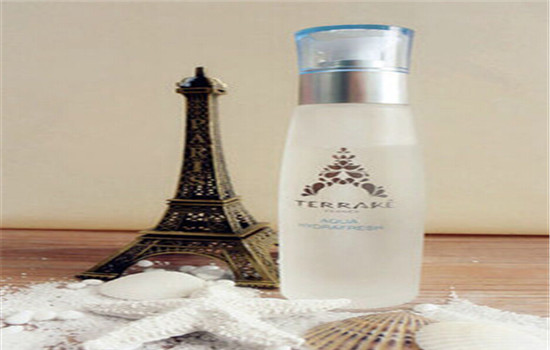 法国巴黎水的功效和作用，这个你应该知道