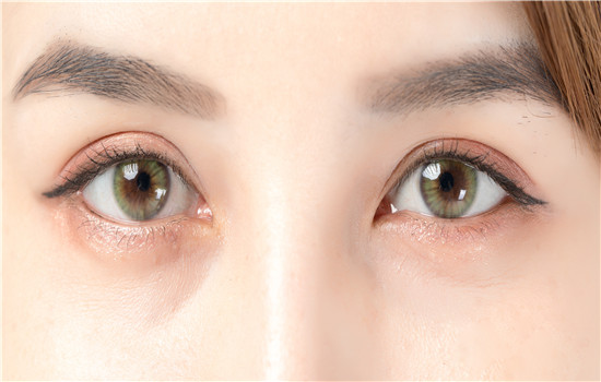 没有卸睫毛膏怎么卸睫毛，不卸睫毛有什么坏处