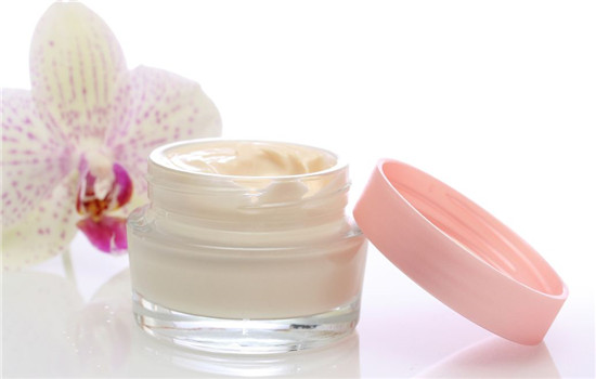 轻妆霜和原液哪个先用，轻妆霜怎么用