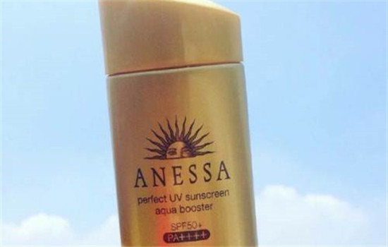 安耐晒要卸妆吗，安耐晒和安热沙的区别