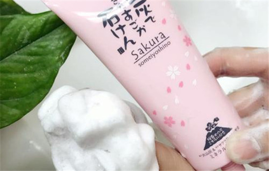 去角质洗面奶多久用一次，去角质也要适量使用