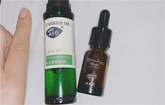 阿芙荷荷巴油可以用来卸妆吗，荷荷巴油会闷出痘痘吗