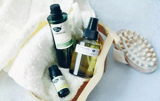 荷荷巴油溶于水吗，有什么办法可以让精油溶于水