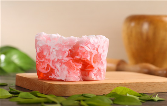 荷荷巴油可以去闭口粉刺吗，这几招教你预防闭口粉刺