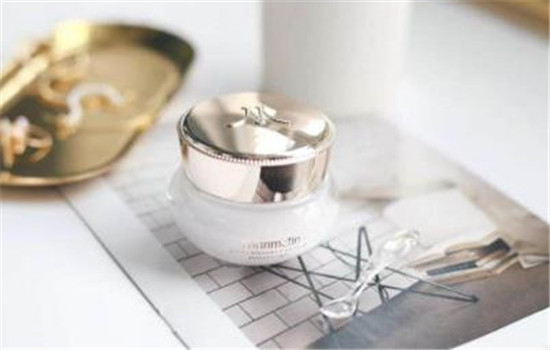 梵蜜琳贵妇膏是粉底吗，梵蜜琳贵妇膏五大修护功效