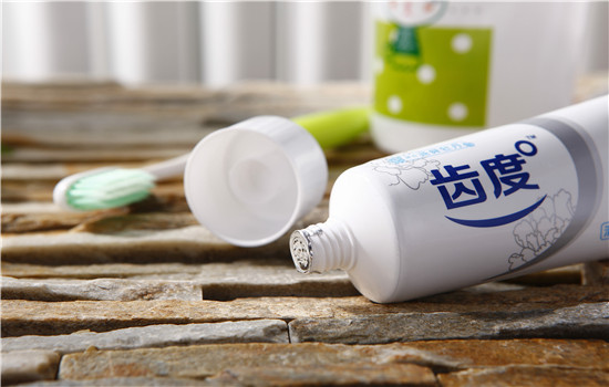 胳膊肘黑用牙膏管用吗，这招教你轻松解决