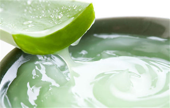 擦芦荟胶为什么会脱皮，使用芦荟胶的正确方式