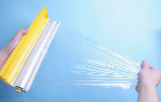 用保鲜膜敷脸起什么作用，保鲜膜配合面膜敷脸的方法