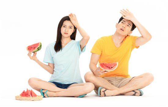 止汗露会不会染黄衣服，就让止汗露陪你过夏天