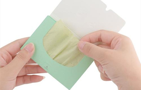 护肤之后可以用吸油纸吗，皮肤泛油光怎么办