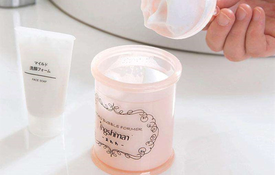 洗面奶打沫器怎么用，绵密泡泡如何打出来