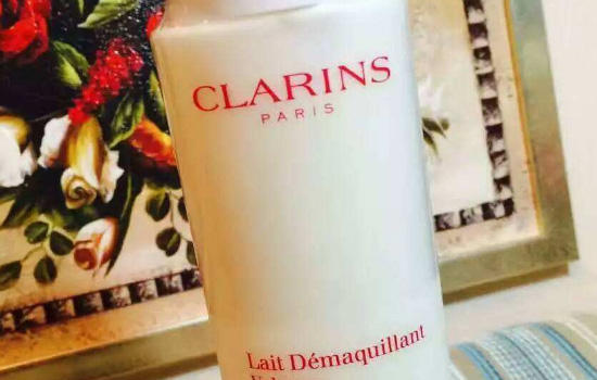 娇韵诗白吸盘是洗面奶还是卸妆乳，娇韵诗白吸盘怎么使用