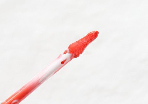 香奈儿唇颊两用412是什么颜色，​香奈儿唇颊两用412怎么化腮红