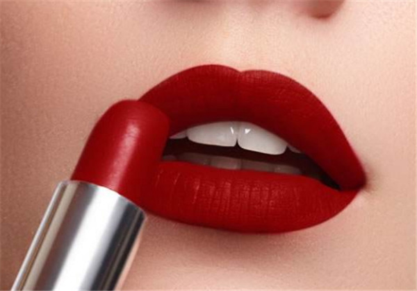 酒红色口红适合多少岁，​酒红色口红什么牌子好