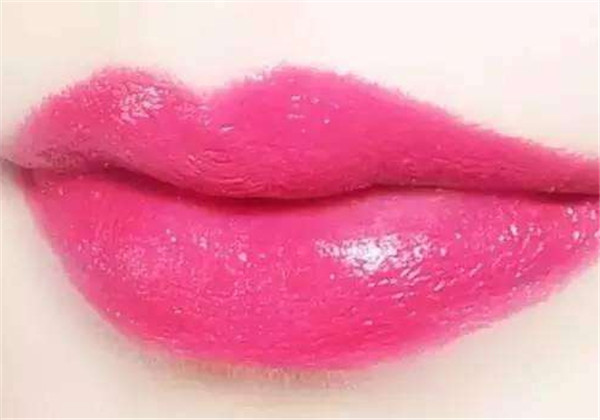 玫红色口红适合什么人，​玫红色口红给人的感觉怎样