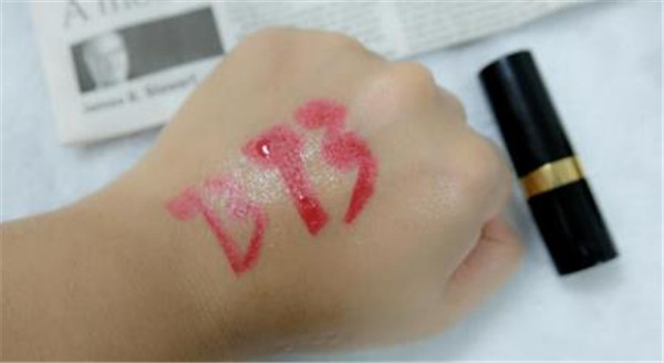 露华浓口红730防水性怎么样，​露华浓口红730和720哪个好看