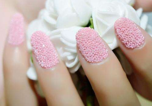 ​鱼子酱指甲油怎么涂