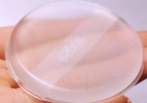硅胶粉扑和气垫粉扑哪个好用​，硅胶粉扑和美妆蛋哪个好