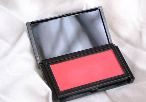 护肤及化妆的一般顺序，​腮红和散粉使用顺序