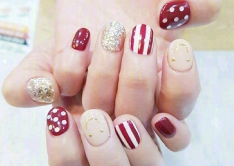 日系少女美甲图片，还是简约大气点好