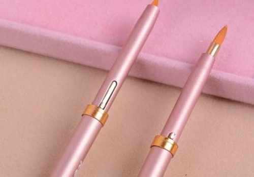 唇刷有哪些种类，​唇刷每次使用后要清洗吗