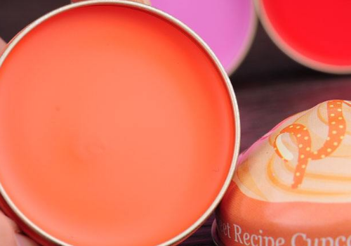 胭脂粉和腮红膏哪个更好上色，​胭脂粉和腮红膏有什么区别