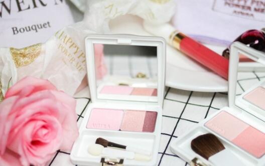 腮红的不同打法​，腮红珠光和哑光的区别