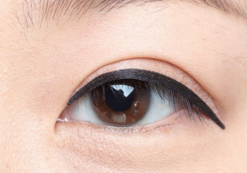 眼线贴怎么贴，眼线贴和眼线笔哪个好