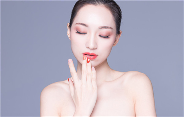 男士雀斑是怎么形成的，要不要用控油洗面奶