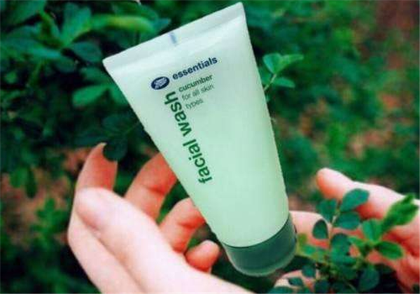 女生用男士洗面奶洗脸会长胡子吗，有什么副作用