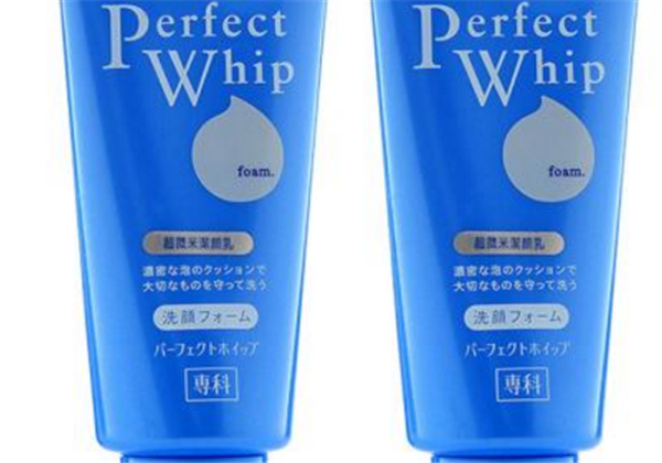 洗面奶刺激眼睛是怎么回事，进眼睛了怎么办