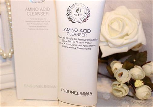 氨基酸洗面奶和皂基洗面奶哪种好，有什么区别