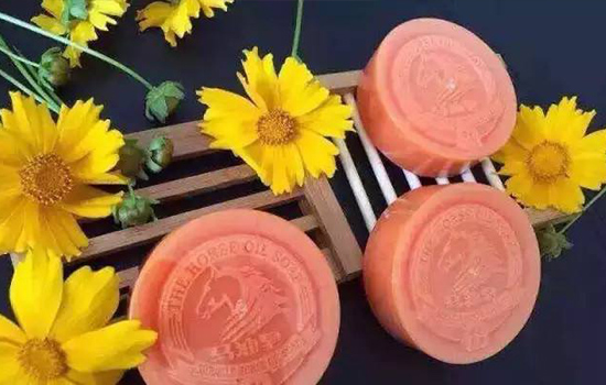 马油皂和洗面奶可以同时使用吗，马油皂的功效真齐全