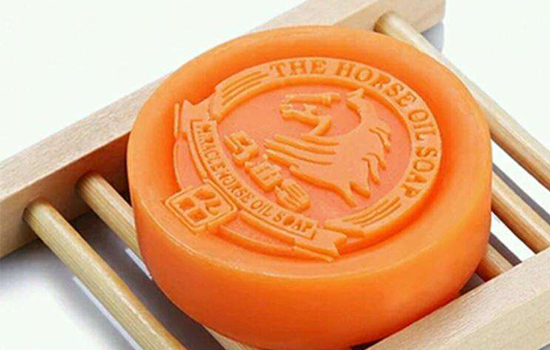 马油皂和洗面奶哪个先用后用，你还在错误护肤吗