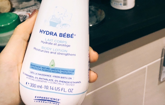 如何用润肤露卸妆，需要保证肌肤的干燥