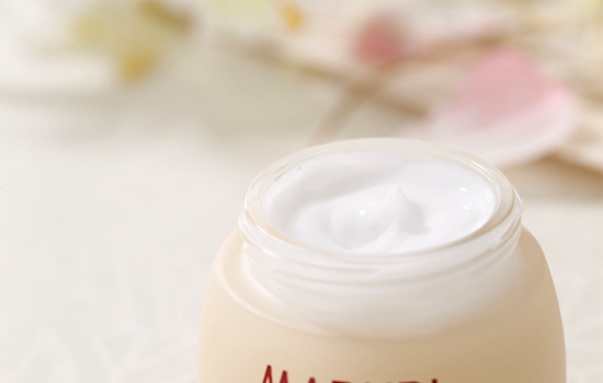 冬天护肤用霜还是乳，冬天我们皮肤油脂含量相对较少