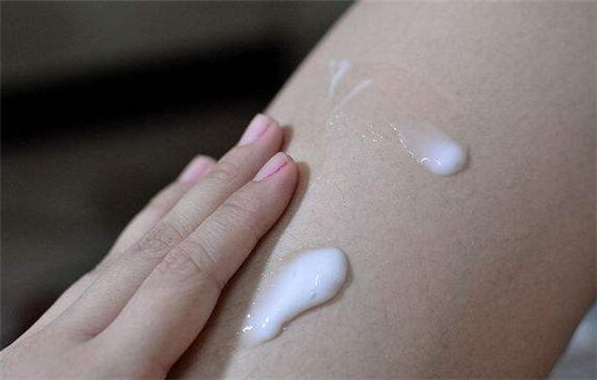 身体乳搓泥是为什么，身体乳用量重在合适不在多