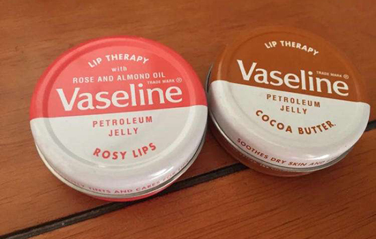 凡士林润唇膏和晶冻的区别，凡士林经典润唇膏和晶冻哪个好