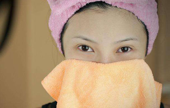 晚上做热敷脸正确方法