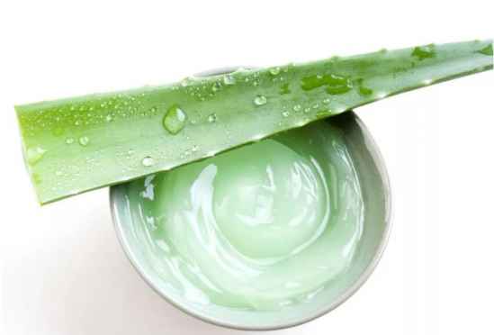 芦荟胶擦脸发紧正常吗