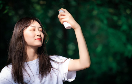 去年的防晒喷雾今年还能用吗