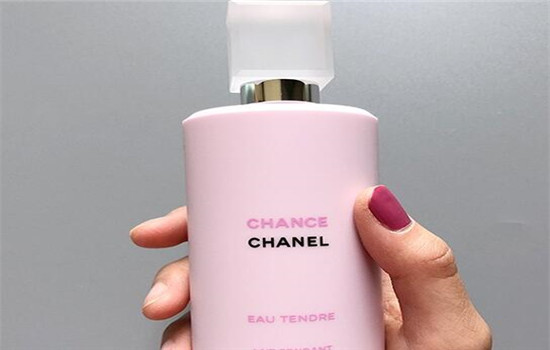 洗完澡擦身体乳吗，身体乳使用要注意什么