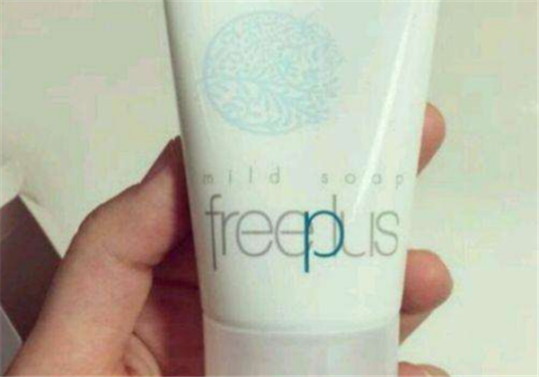 芙丽芳丝洗面奶什么味道，和elta有什么区别