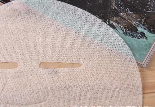 保鲜膜敷脸的神奇效果，做面膜时为什么要盖保鲜膜