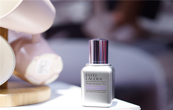 修护乳什么时候用，正确的做法是在乳液之后涂