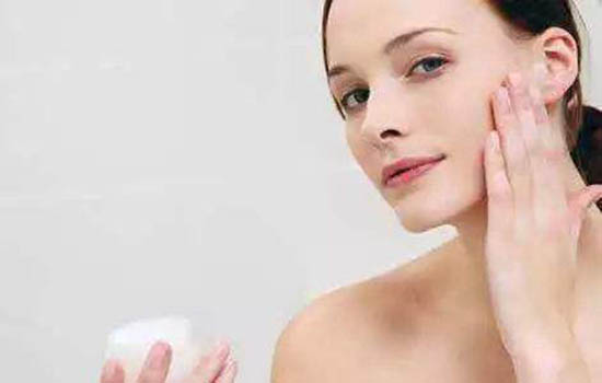 夏天油皮冬天干皮是什么皮肤，这是皮肤严重缺水的现象