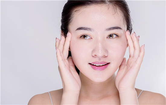 油性皮肤用什么，清爽还需补水