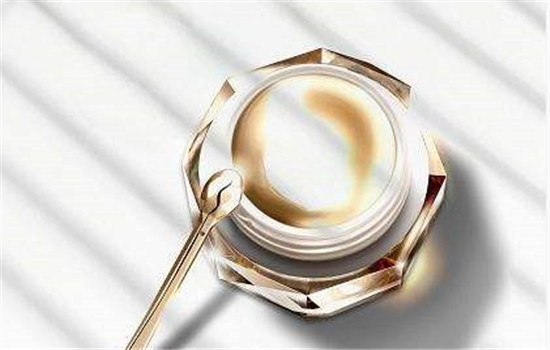 解决颈纹的小窍门，这些最有用的方法你还不知道吗